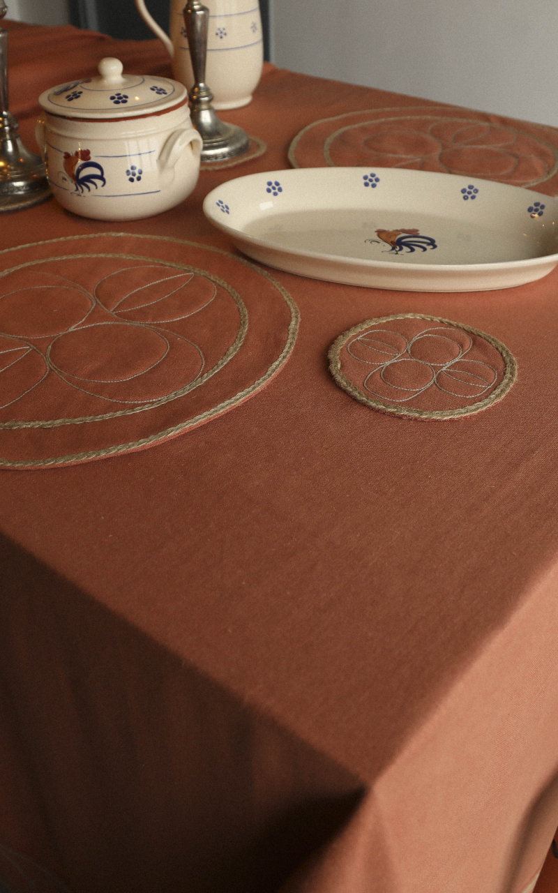 Round coaster with decorative embroidered finish  Tripillia 5384772-735-112 Brown - TAGO